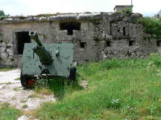 ostanki kasarne
pod Predelom / WW I barracks below Predil