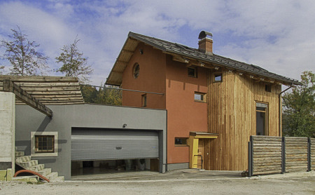 hisa z mostom arhitektura debelak