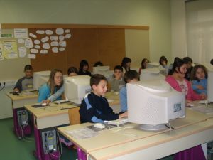 U�ENCI PRI POUKU V RA�UNALNI�KI U�ILNICI