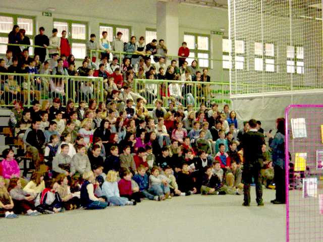 PISATELJICA Z U�ENCI 