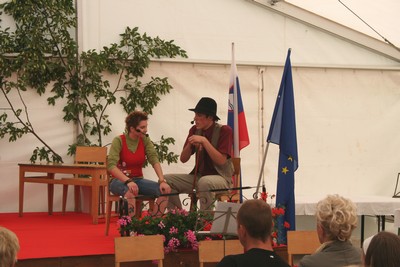 Voditelja, Nina in Jo�e