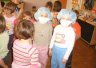 Otroci v vlogi medicinskih sester