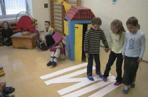 �ez cesto je varneje po zebri.