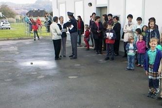 Pridru�il se nam je tudi policist iz Dom�al.