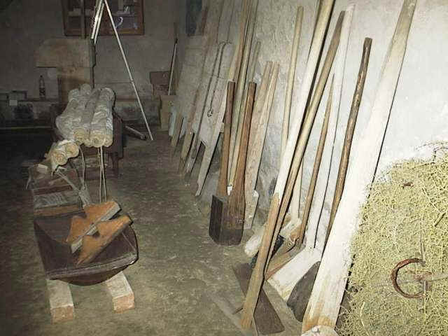 wpe42.jpg (41205 bytes)