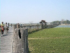 Ve� kot tiso� metrov dolg tikov most v Amarapuri