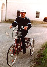 Lojze Čokl na svojem najljubšem kolesu.