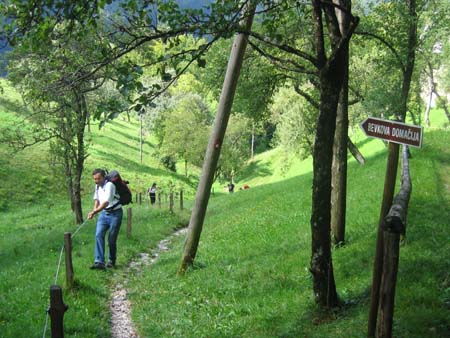 4- mimo Bevkove domacije