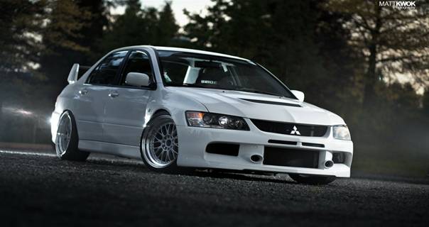 http://www.wallmay.net/thumbnails/detail/20130622/mitsubishi%20evolution%20vehicles%20white%20cars%20evo%20ix%20mitsubishi%20lancer%20evolution%20ix%20jdm%20japanese%20domestic_www.wallmay.net_82.jpg