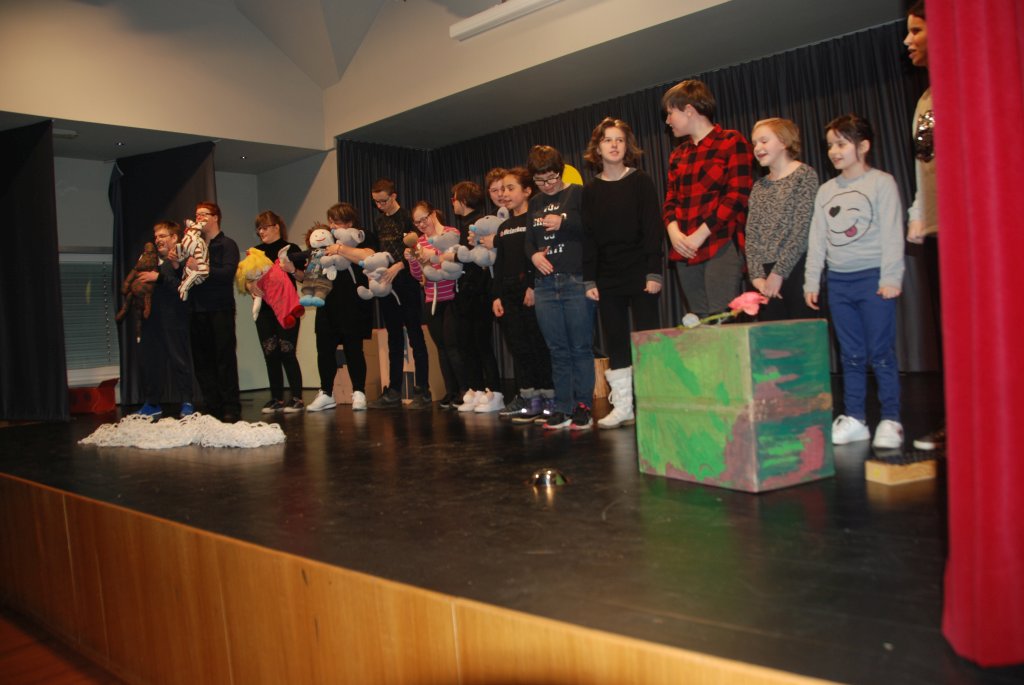 Obmocno srevanje Lutkovnih skupin 044