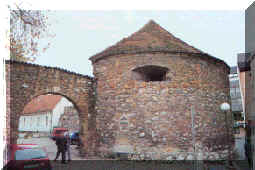 wpeB.jpg (7568 bytes)