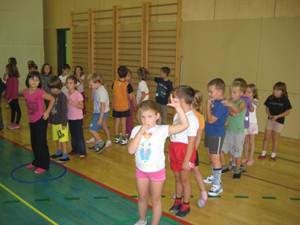 Opis: \\ZB2-XP\Dokumenti2\Kaja\Štafetne igre 1.r\100_6191.JPG