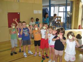 Opis: \\ZB2-XP\Dokumenti2\Kaja\Štafetne igre 1.r\100_6203.JPG