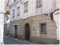 Radovljica-Linhartova hisa.jpg (11288 bytes)