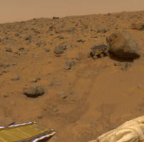 // Mars s pristajalia landerja Mars Pathfinder (na sliki tudi vozilce Sojourner) //