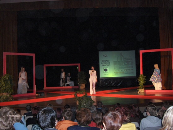 Klikni za naslednjo fotografijo