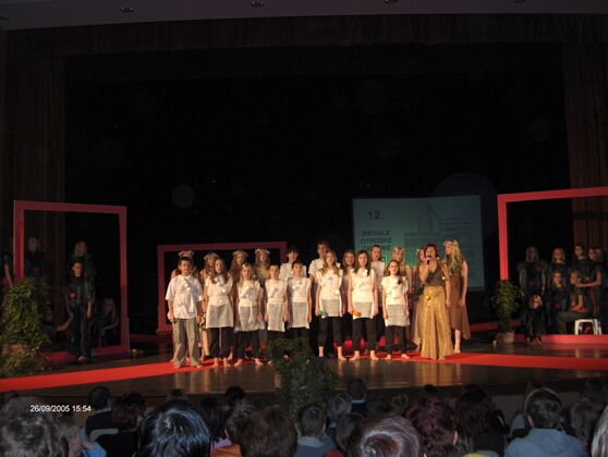 Klikni za naslednjo fotografijo