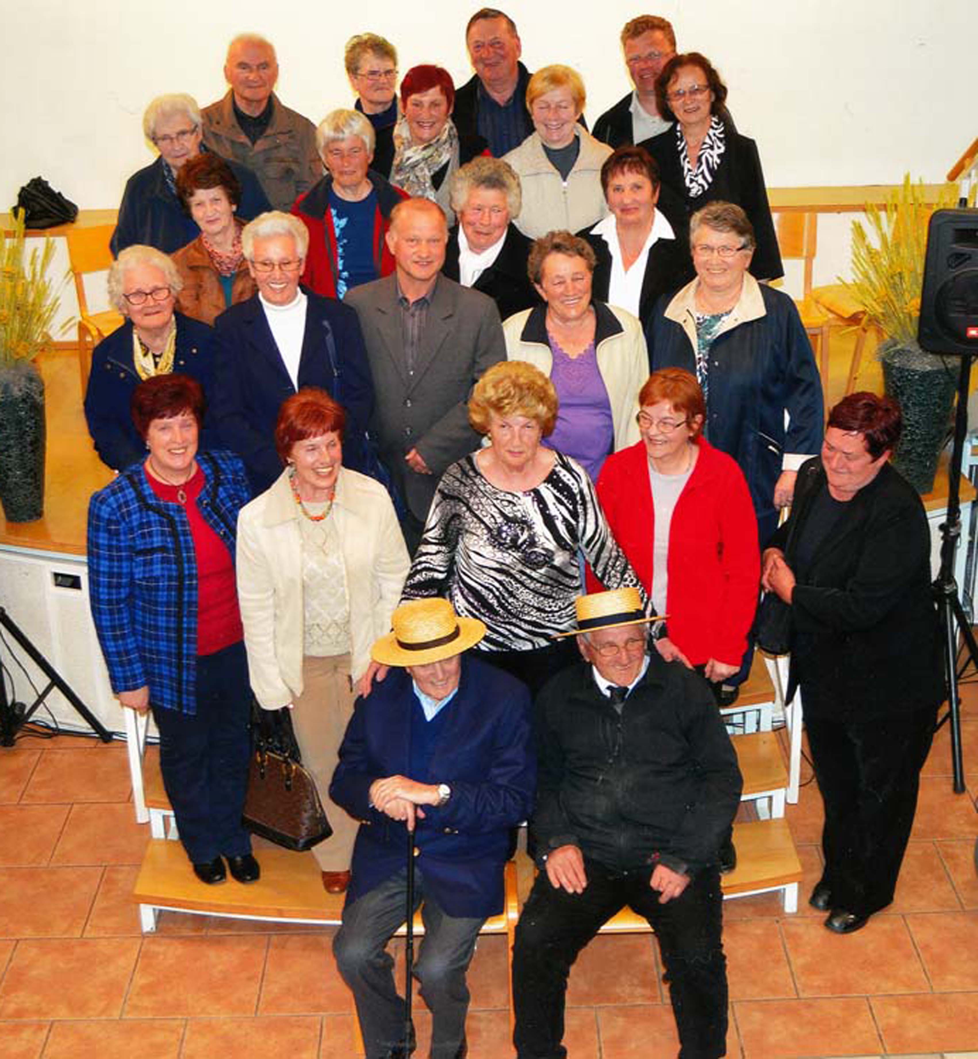 Univerzale_pod_slamniki_zmanj