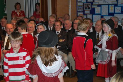 Ples v narodni noši