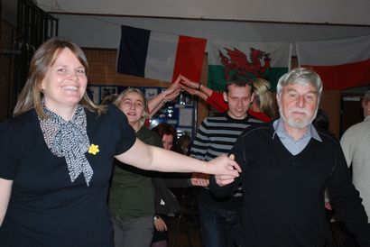 Gostje se uijo welškega plesa