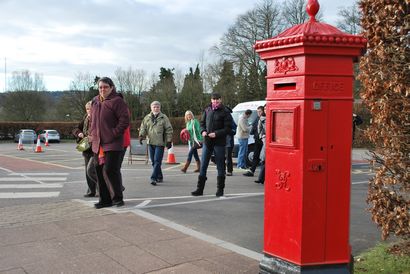 Poštni nabiralnik pred muzejem