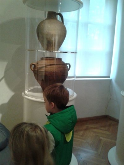 1.a razred na obisku v Pokrajinskem muzeju