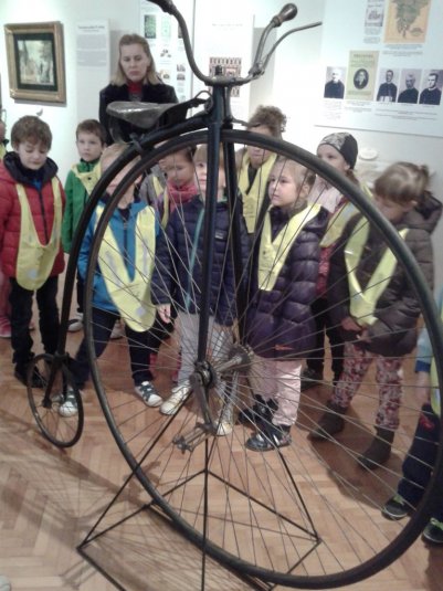 1.a razred na obisku v Pokrajinskem muzeju