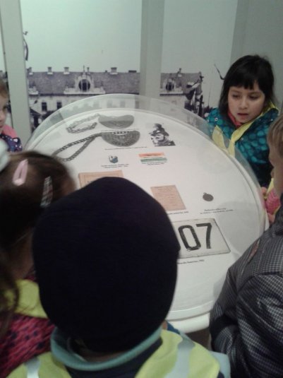 1.a razred na obisku v Pokrajinskem muzeju