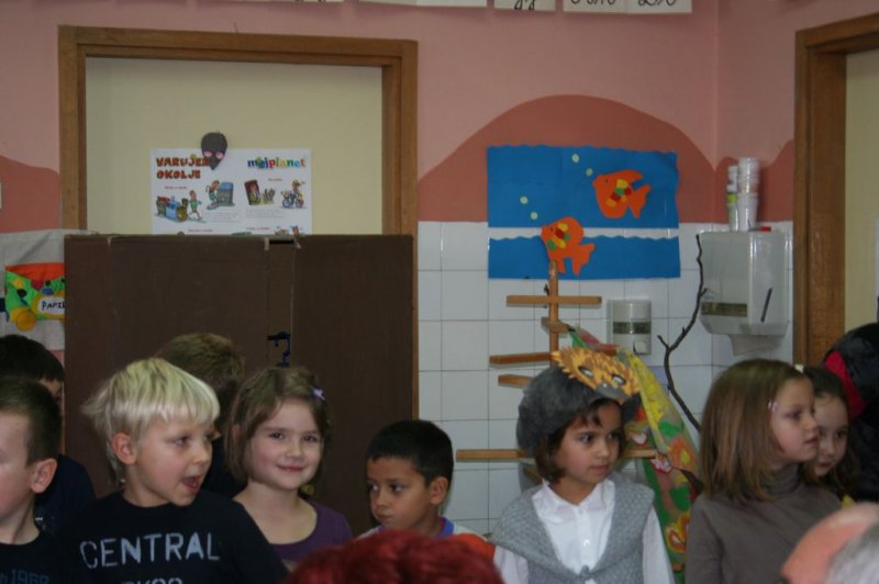 Dedki in babice na obisku v 1.a