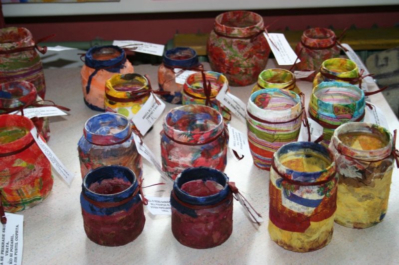 Dedki in babice na obisku v 1.a