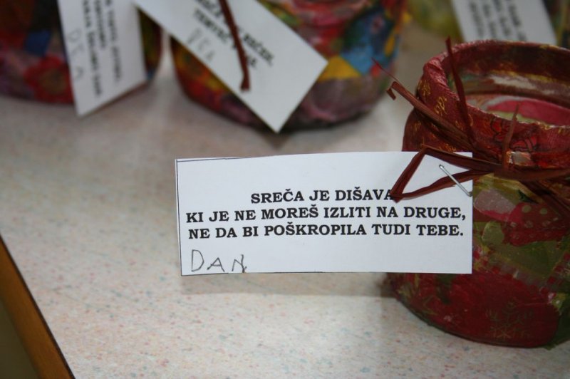 Dedki in babice na obisku v 1.a