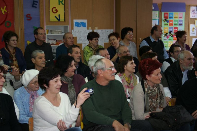 Dedki in babice na obisku v 1.a