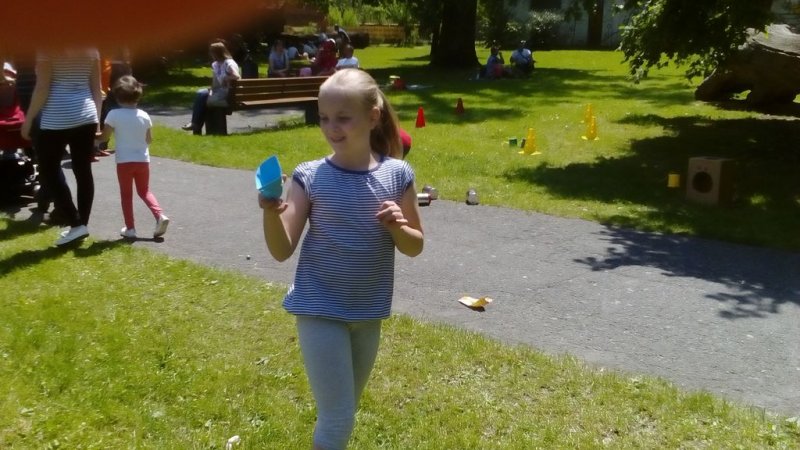 Družinski piknik v mestnem parku