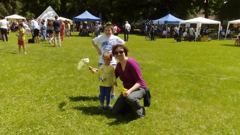 Družinski piknik v mestnem parku