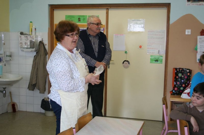 Kajina babica na obisku