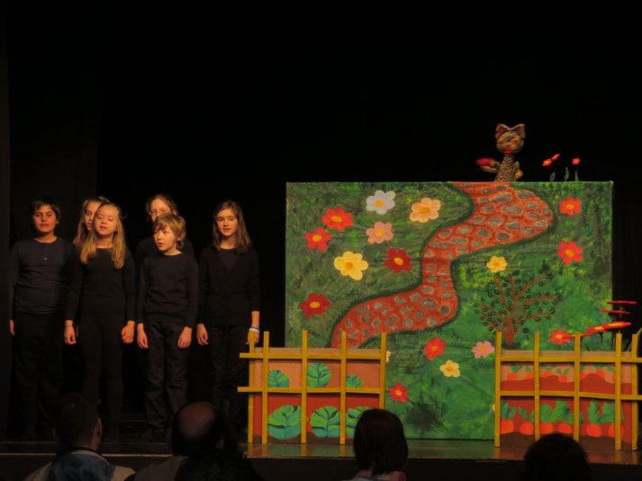 Lutkovna skupina Navihanci na območnem srečanju