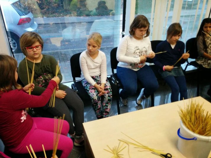 Izdelovali smo okraske iz ličja in slame