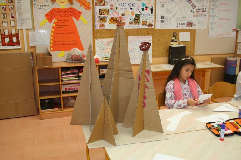 Novoletna okrasitev šole