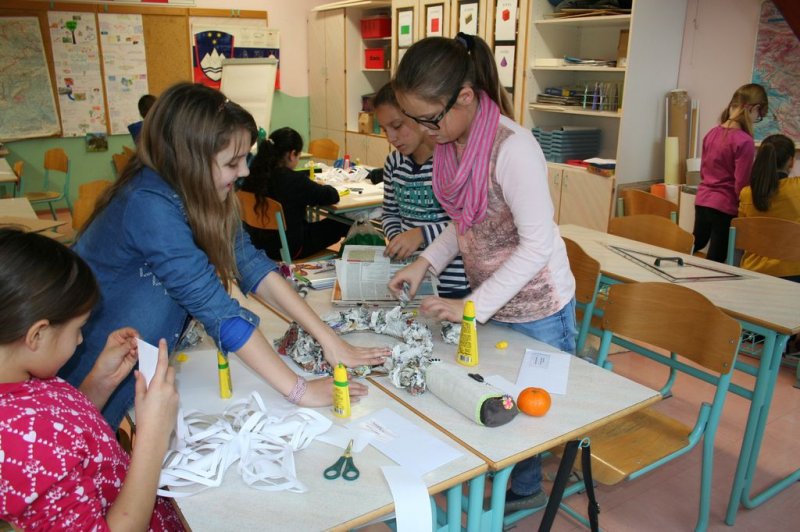 Novoletna okrasitev šole