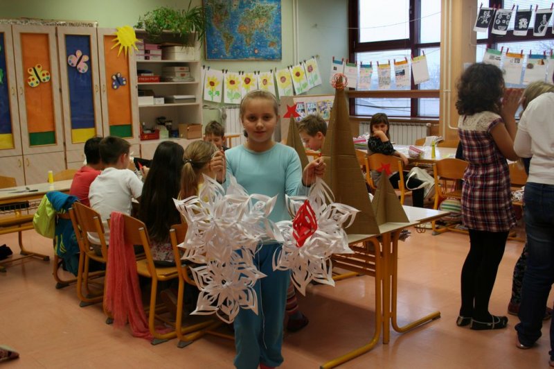 Novoletna okrasitev šole