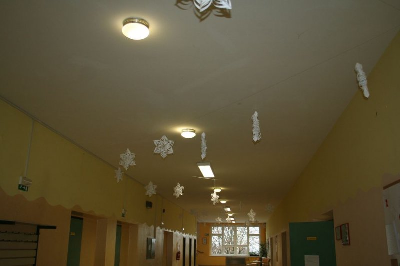 Novoletna okrasitev šole