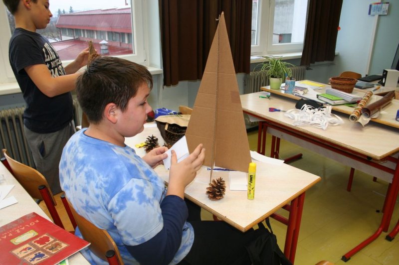 Novoletna okrasitev šole