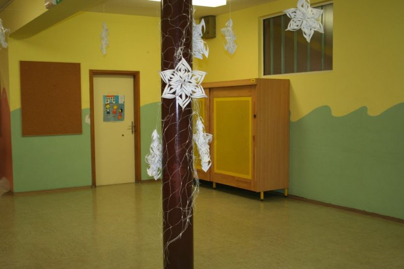 Novoletna okrasitev šole