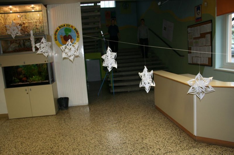 Novoletna okrasitev šole