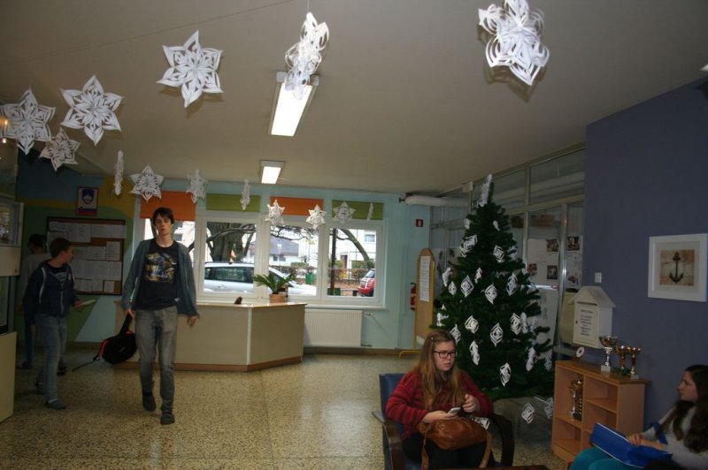 Novoletna okrasitev šole