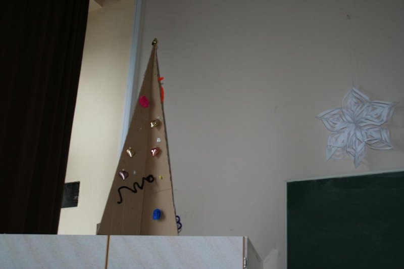 Novoletna okrasitev šole