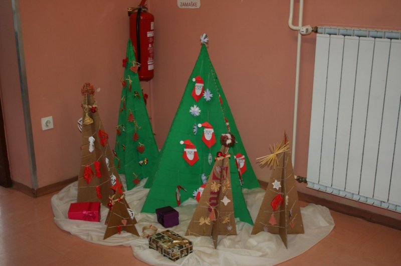 Novoletna okrasitev šole