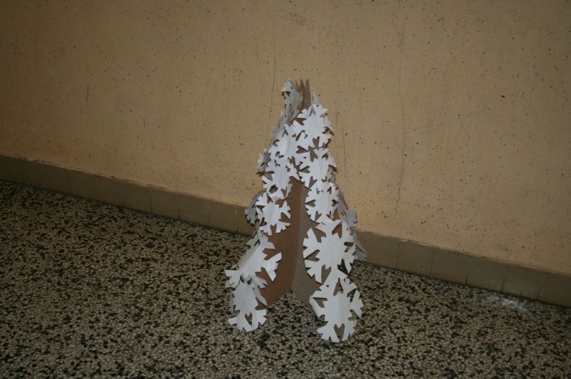 Novoletna okrasitev šole