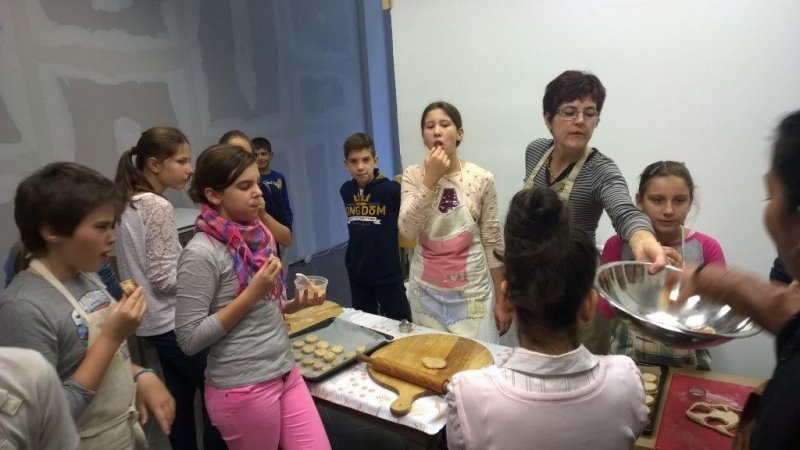 Pekli smo ocvirkove pogače