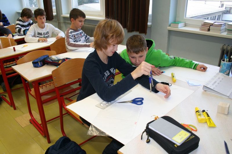 Prednovoletna okrasitev šole